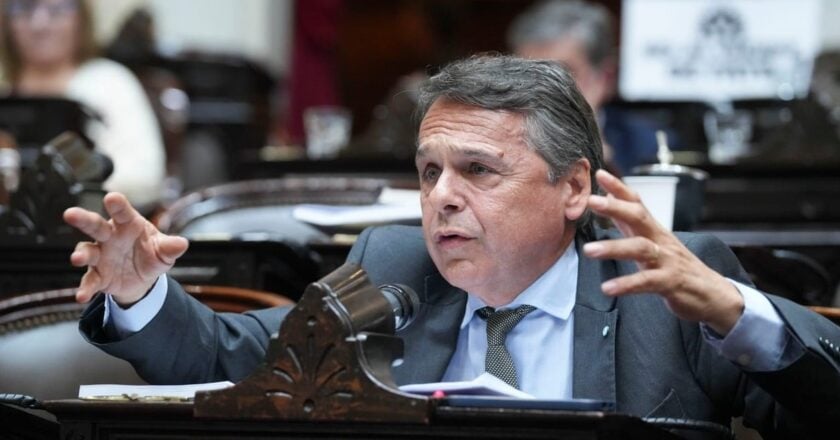 Giuliano considera una injusticia la eliminación de pasajes gratuitos a personas con discapacidad