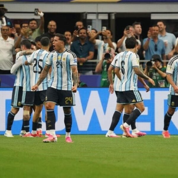 Con un doblete de Messi, Argentina derrota a Austria y queda primera en su grupo