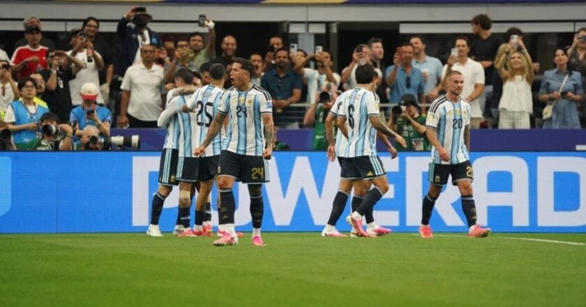 Con un doblete de Messi, Argentina derrota a Austria y queda primera en su grupo