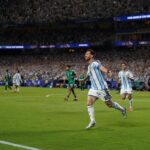 Argentina le ganó a Argelia con hat-trick de Messi