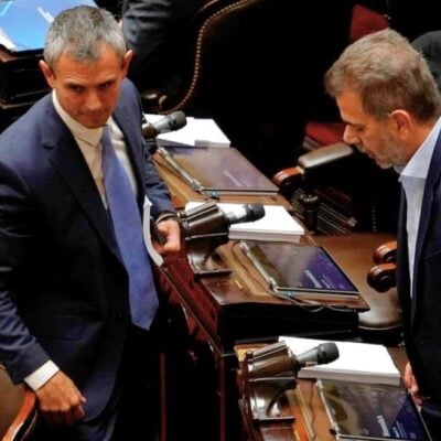 Oficialismo impulsa dos leyes en Diputados y busca correr el eje de Adorni