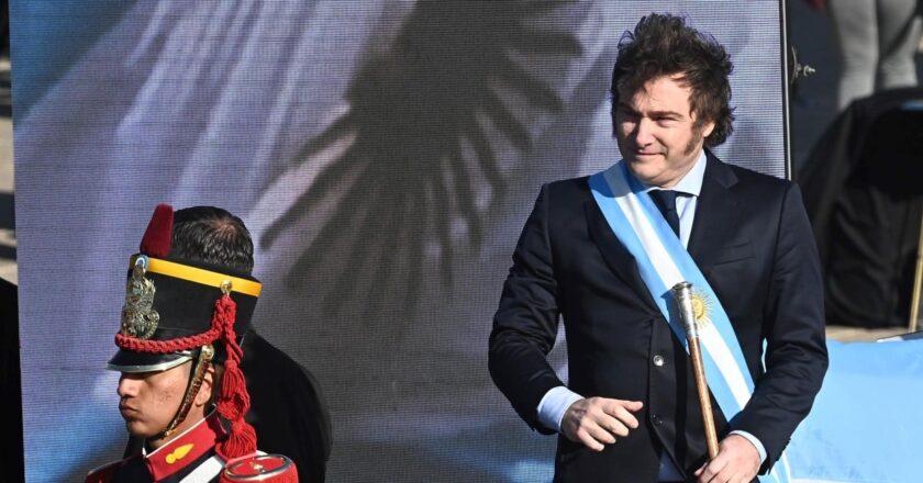 Milei llega a Rosario en medio de la tensión interna por Adorni y el distanciamiento con Villarruel