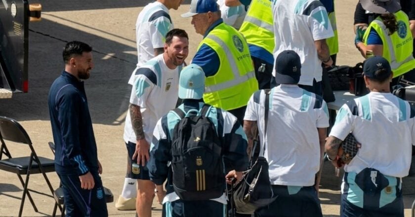 Hallazgo insólito en la valija de Cuti Romero provocó risas en Messi