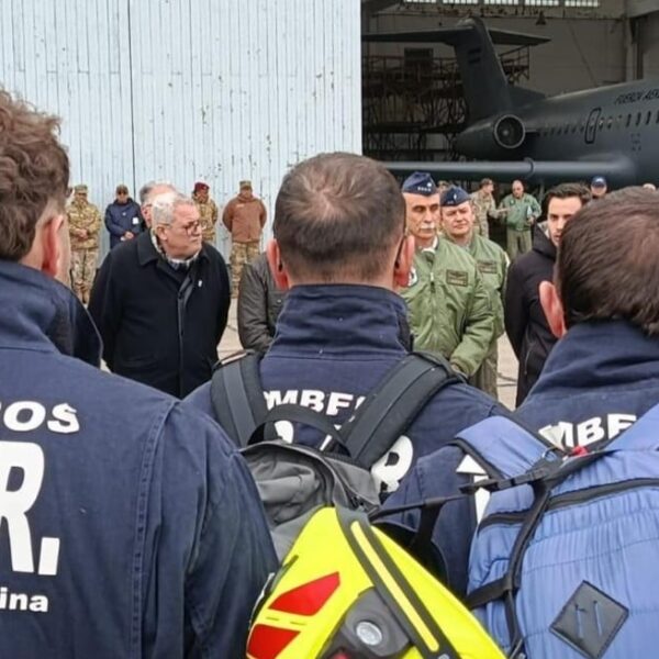 Rescatistas de Santa Fe con 8 toneladas de equipos viajaron a Venezuela por terremotos