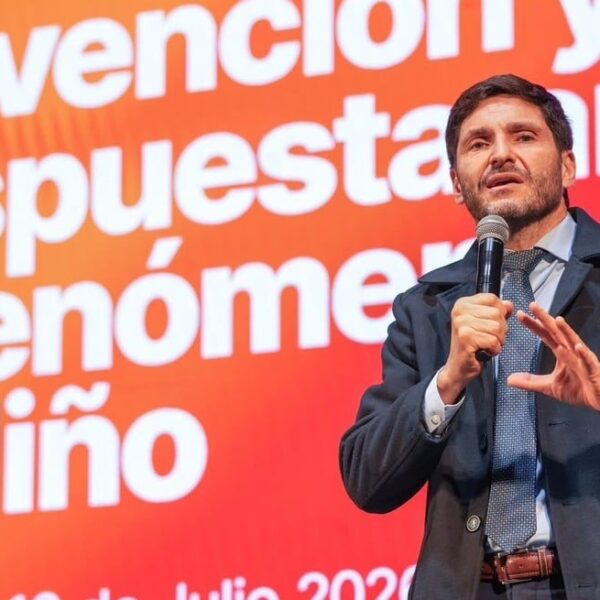 La imagen positiva de Maximiliano Pullaro superó el 52% y trepó al cuarto puesto en el ranking nacional