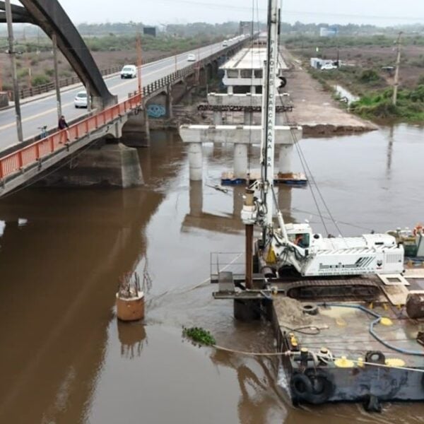 Nuevo Puente Carretero: avanza el pilotaje en el río Salado