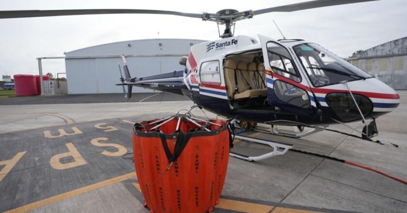 Santa Fe incorpora avión hidrante y helicóptero contra incendios