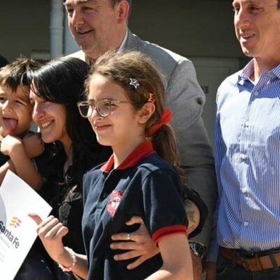 Entregan 54 viviendas a familias en Villa Setúbal
