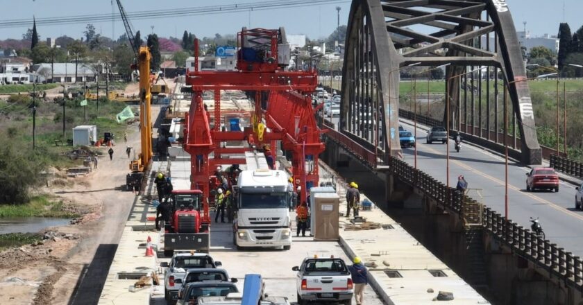 Puente Carretero: la obra alcanza el 70% y este sábado instalan las primeras vigas sobre el Salado