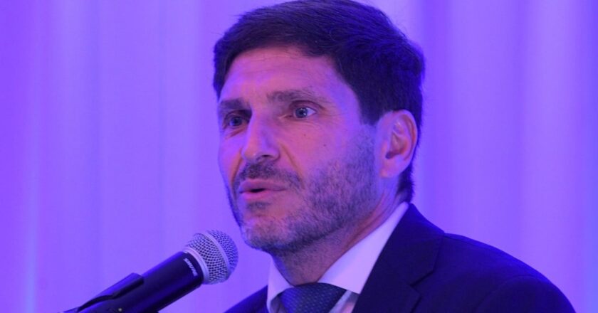 Pullaro cuestionó el populismo que dilapida recursos y criticó la timba financiera