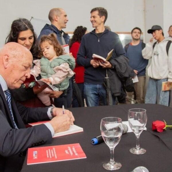 Antonio Bonfatti presentó su libro en La Plata