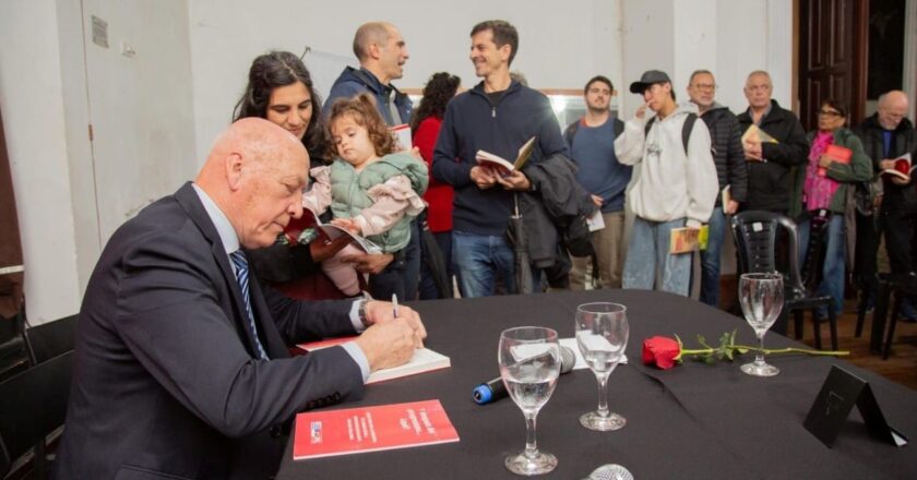 Antonio Bonfatti presentó su libro en La Plata